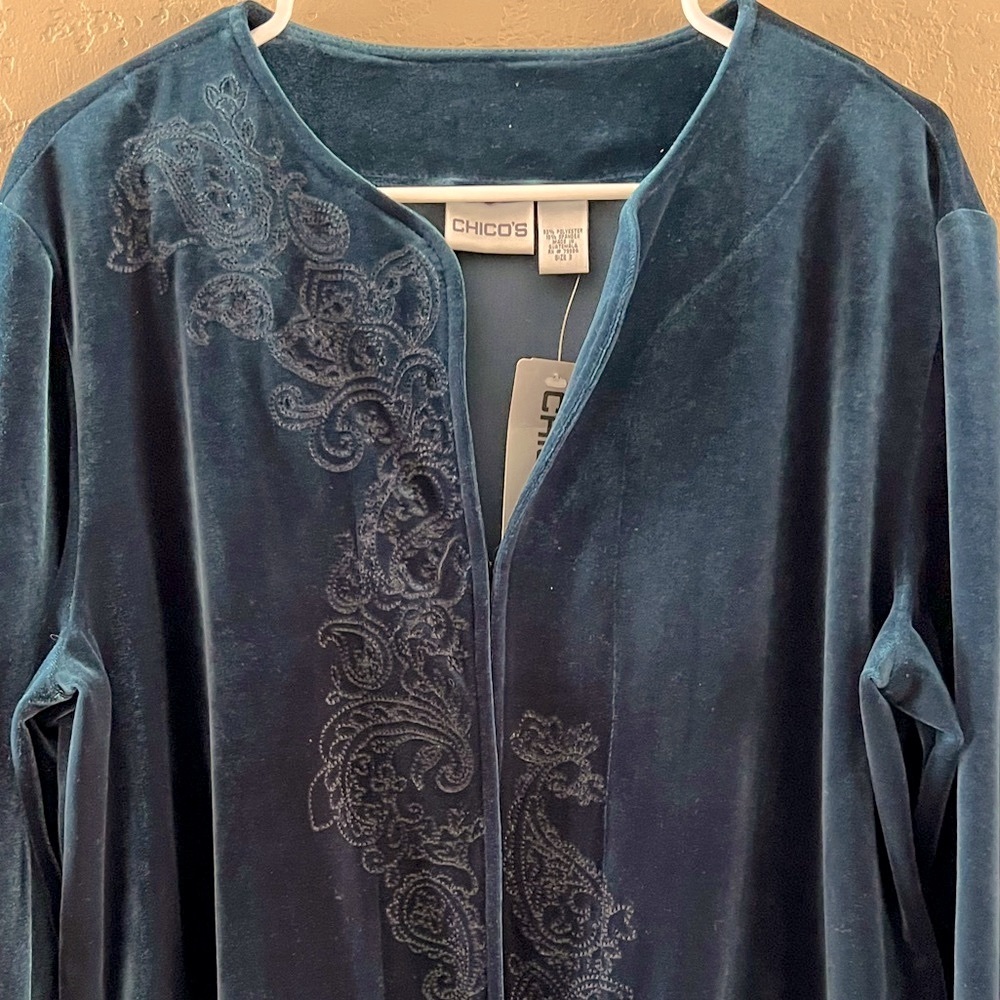 Chico’s Velvet Embroidered Cardigan Size 3  Green Scroll Tonal Trim NWT - Picture 4 of 17